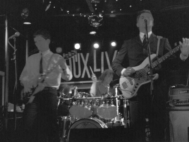 Lucy Leave - Picture